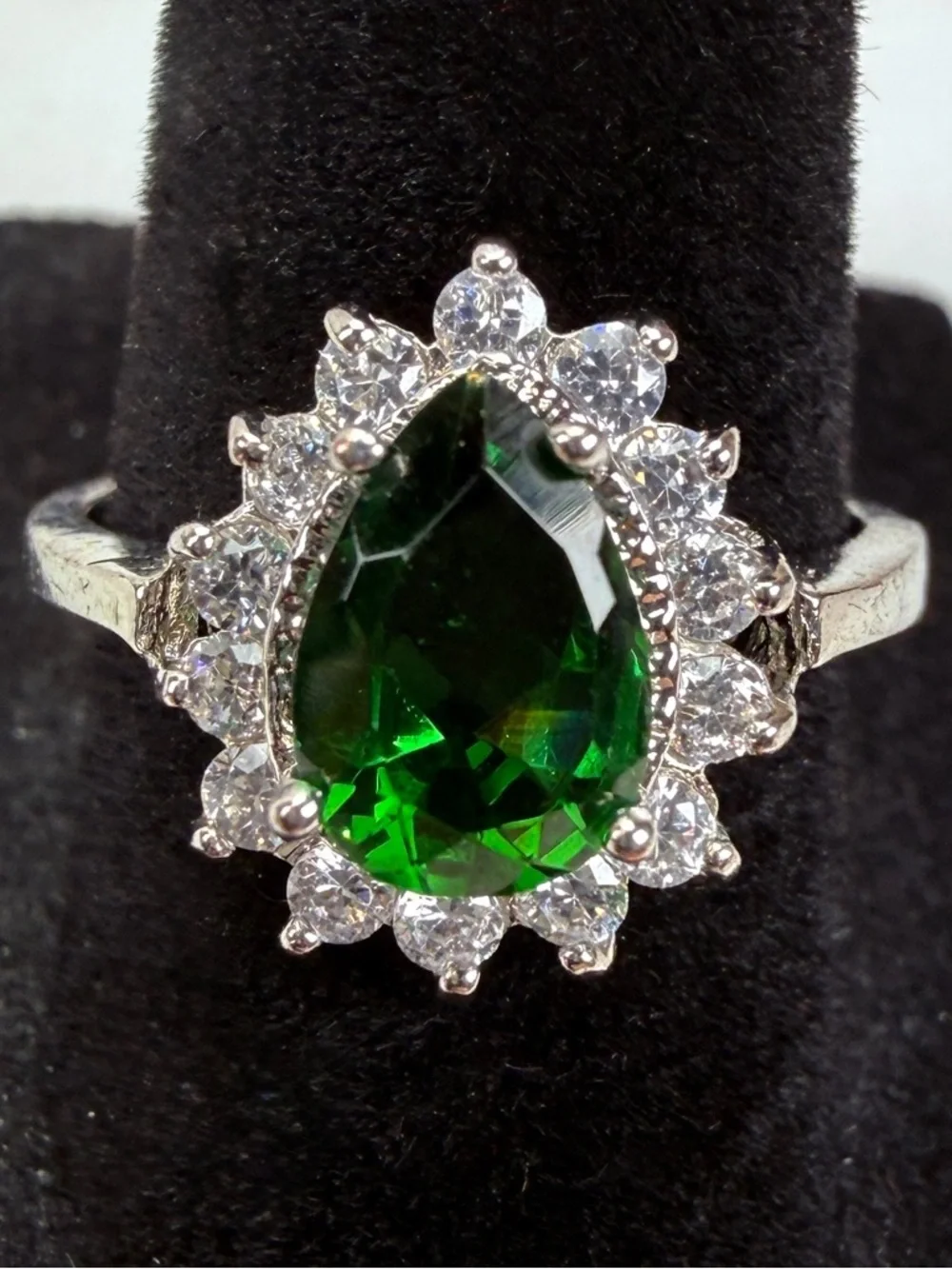 Pretty Silvertone green cz holiday bling size 8 ring